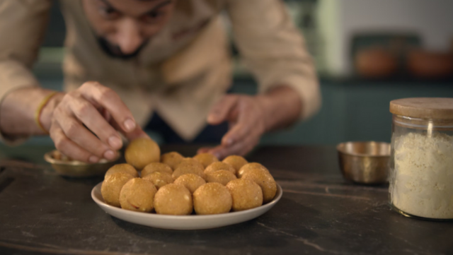 Swaadesi Film 2 Ladoo
